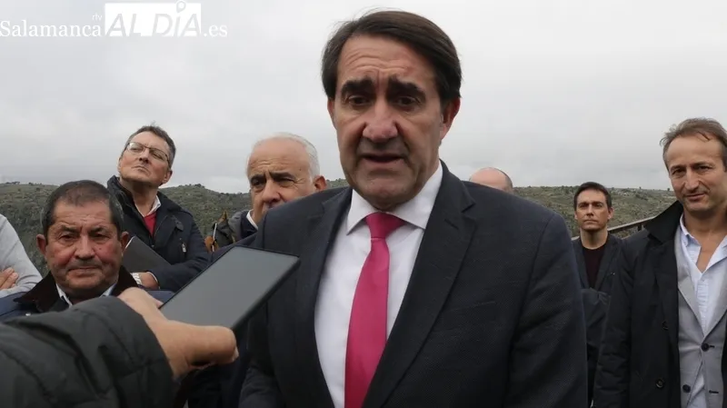 Visita del consejero de Fomento y Medio Ambiente al Mirador del Fraile en Aldeadávila de la Ribera / CORRAL