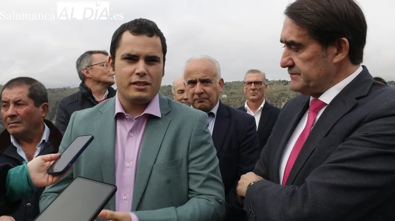 Visita del consejero de Fomento y Medio Ambiente al Mirador del Fraile en Aldeadávila de la Ribera / CORRAL