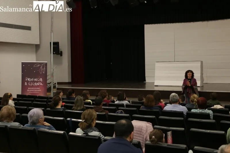 Buena afluencia en el Centro Cultural de Vitigudino para ver 'Alas para Alex' / CORRAL