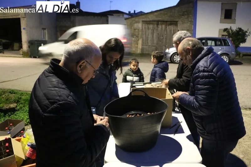 La Asociación 'El Torito Perdigón' retomaba su actividad 34 años después con una castañada / CORRAL