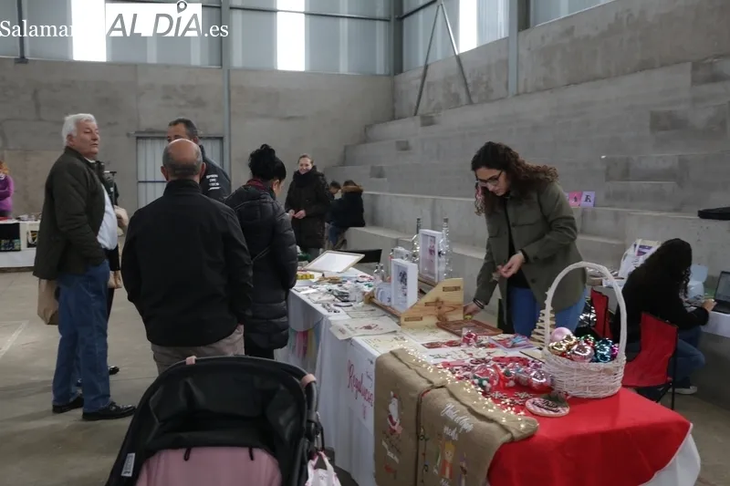 Exito del mercadillo solidario celebrado en Villar de Peralonso a beneficio de Cruz Roja / CORRAL 