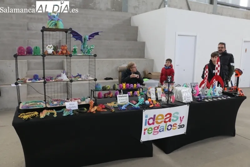 Exito del mercadillo solidario celebrado en Villar de Peralonso a beneficio de Cruz Roja / CORRAL 