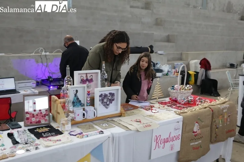 Exito del mercadillo solidario celebrado en Villar de Peralonso a beneficio de Cruz Roja / CORRAL 