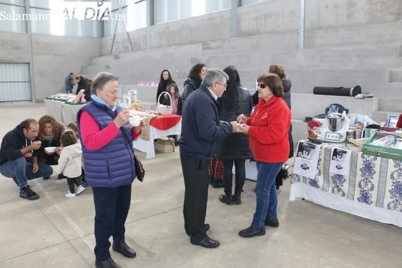 Exito del mercadillo solidario celebrado en Villar de Peralonso a beneficio de Cruz Roja / CORRAL 