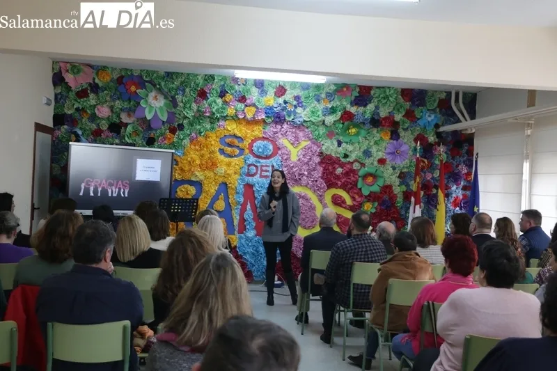 InteresaNte conferencia sobre educación emocional de la pedagoga Mar Romera en el IES Ramos del Manzano / CORRAL