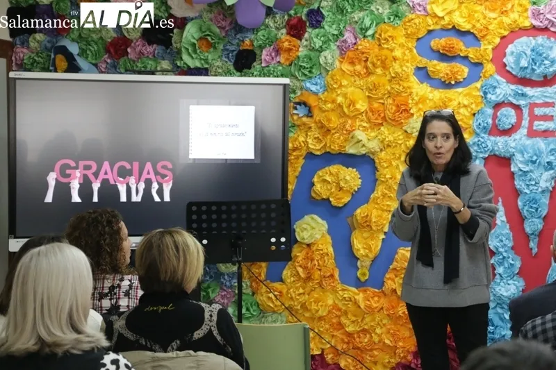 InteresaNte conferencia sobre educación emocional de la pedagoga Mar Romera en el IES Ramos del Manzano / CORRAL