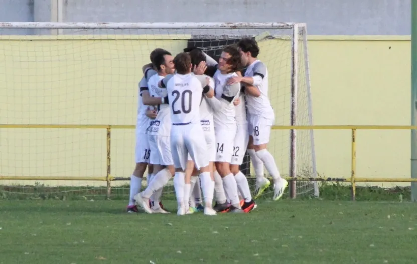 Foto 9 - El Ciudad Rodrigo asalta la cancha del 3&ordm; para firmar su mejor inicio en Regional de Aficionados