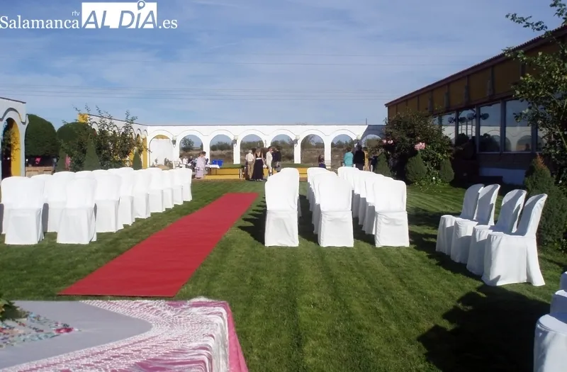 Jardines ideales para la celebración de enlaces nupciales / ESTER CORREDERA