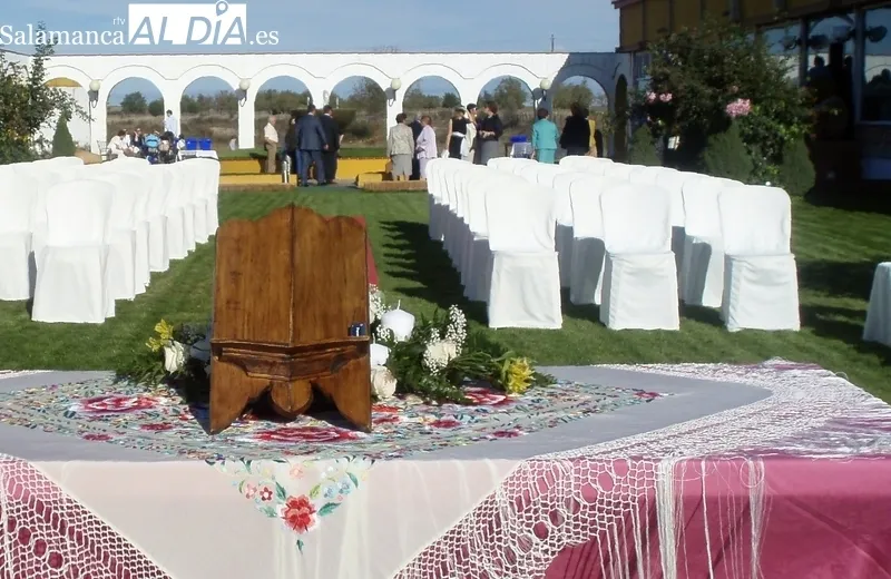 Jardines ideales para la celebración de enlaces nupciales / ESTER CORREDERA