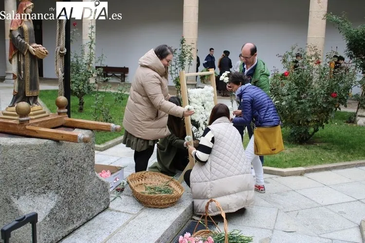 Foto 4 - Una ofrenda floral inicia las fiestas en honor a Santa Isabel&nbsp;