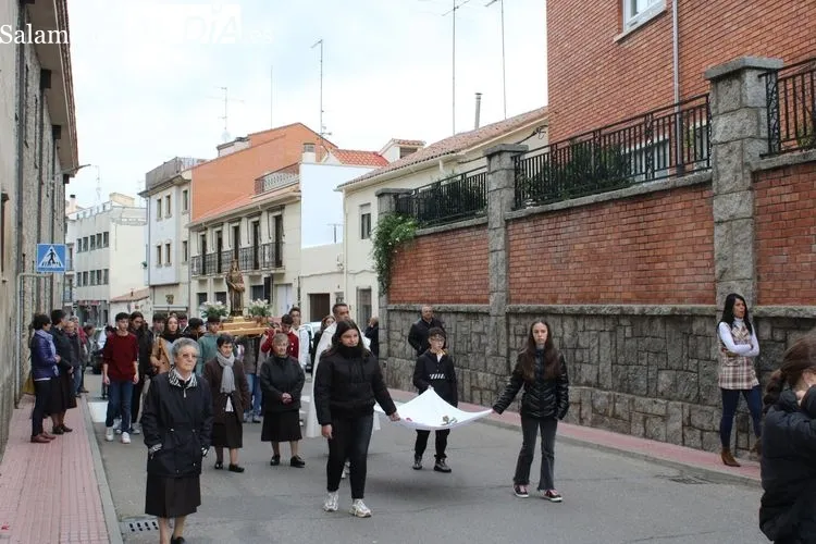 Foto 9 - El Colegio Santa Isabel vive su gran d&iacute;a festivo