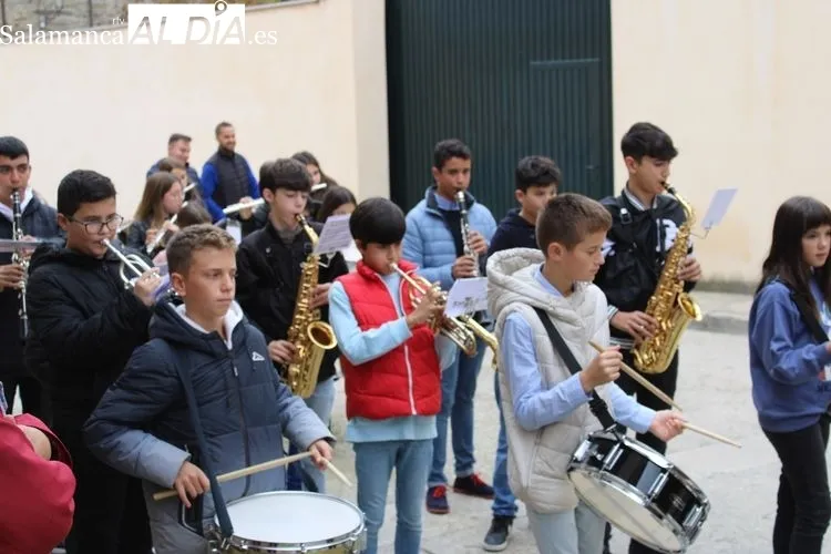 Foto 2 - El Colegio Santa Isabel vive su gran d&iacute;a festivo