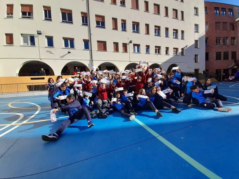 Imágenes de los niños del San Juan Bosco celebrando el Día de la Igualdad.