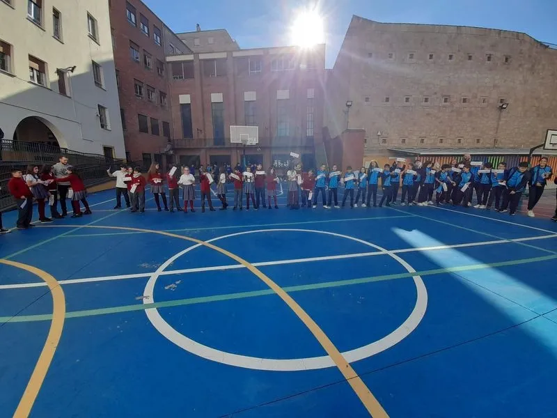 Imágenes de los niños del San Juan Bosco celebrando el Día de la Igualdad.