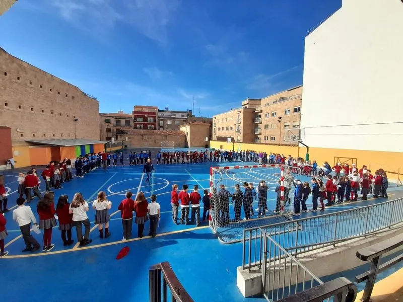 Imágenes de los niños del San Juan Bosco celebrando el Día de la Igualdad.