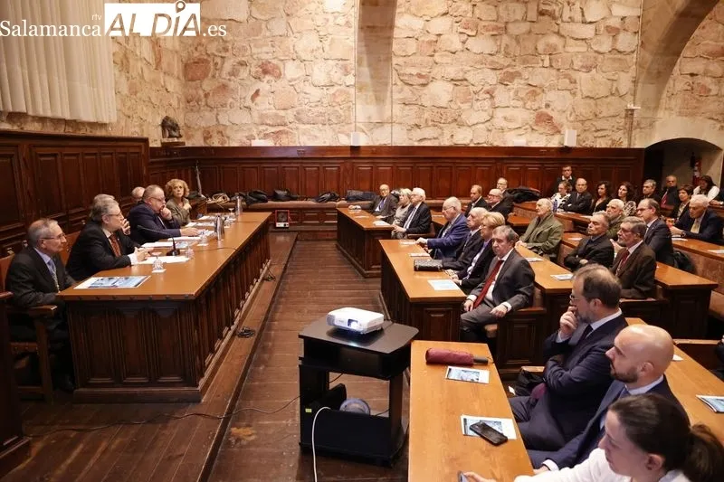 Reunión de las academias sanitarias de Castilla y León en el Aula Unamuno. Fotos: David Sañudo.