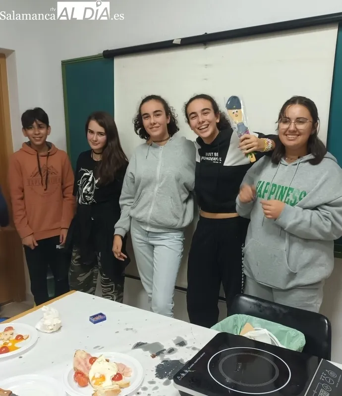 El taller de Gastronomía se enmarca en el programa 'Jóvenes Activos' promovido por el Ayuntamiento y financiado por la Diputación de Salamanca 