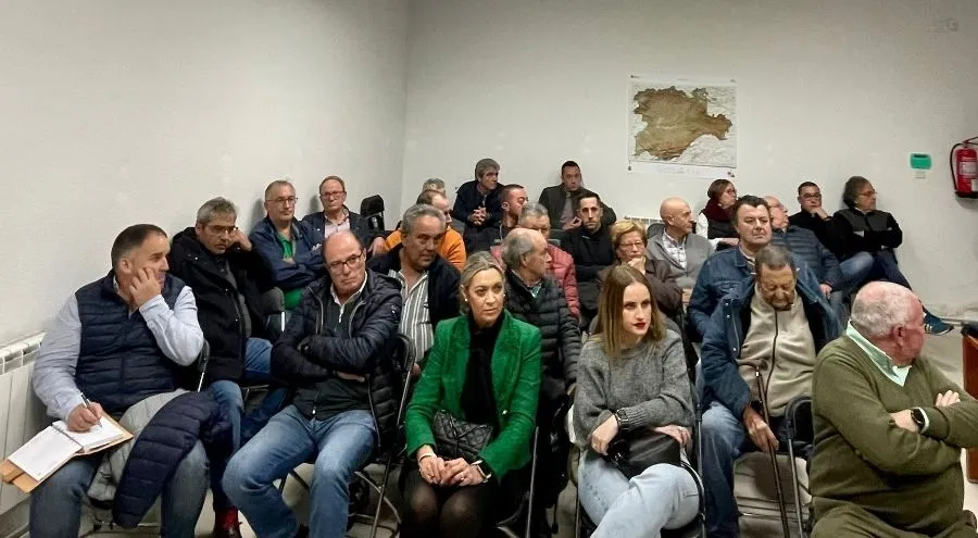 Foto 2 - Cargos p&uacute;blicos del PSOE mantienen un encuentro en Retortillo