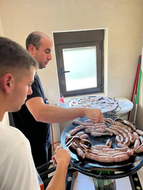 Foto 5 - En Gejo de los Reyes hacen frente a la borrasca con un contundente men&uacute;