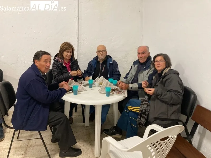 Foto 5 - En Cerralbo hacen frente al temporal con casta&ntilde;as y vino dulce