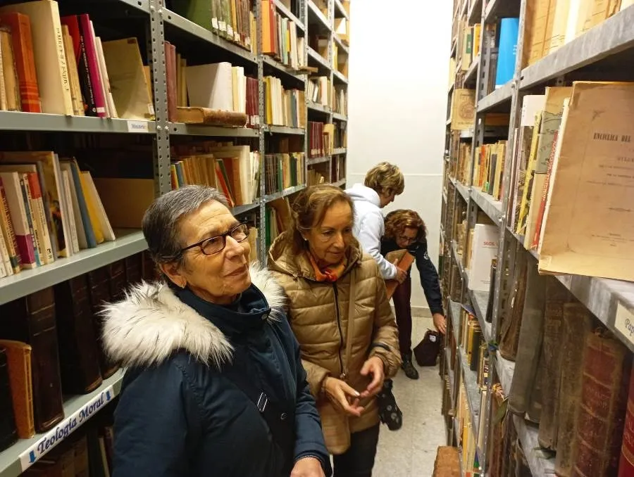 Foto 4 - Mirolibro visita la Biblioteca del Seminario