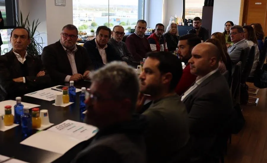 Foto 3 - Rub&eacute;n Benito asiste a un encuentro del Grupo Nani sobre el futuro de la movilidad