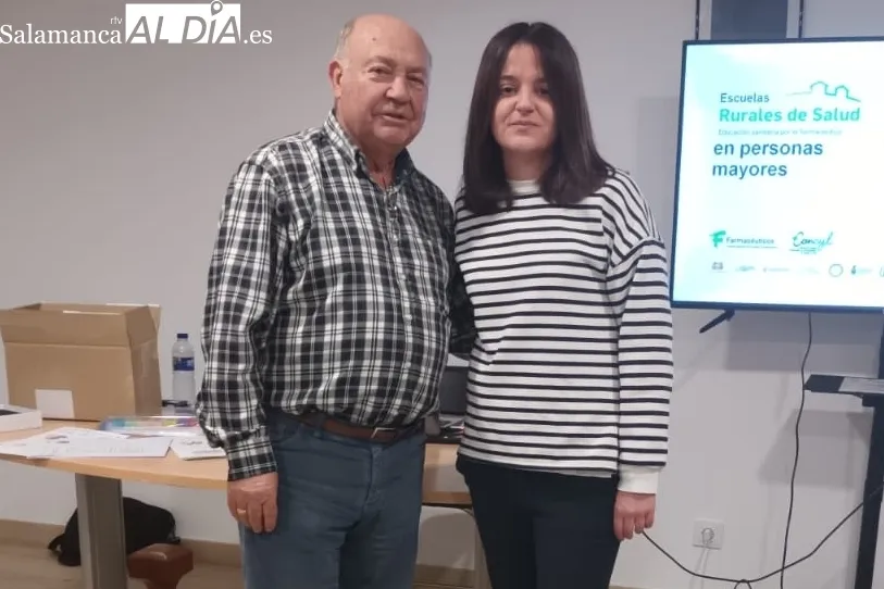El alcalde, José María Regalado, y la farmaceútica  Almudena Grandes 