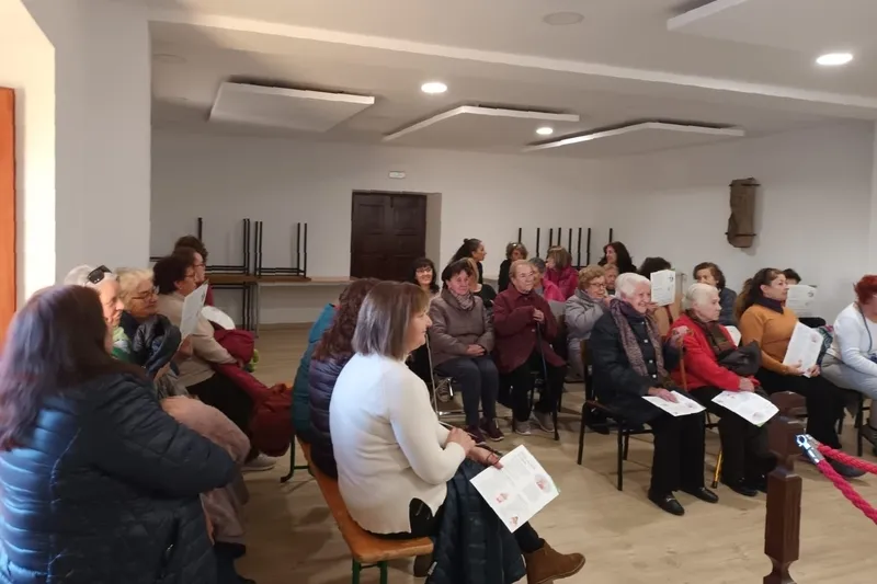 Interesantes charlas sobre sanidad las impartidas en Bañobárez por las farmaceúticas Mercedes Mateos y Almudena Hernández