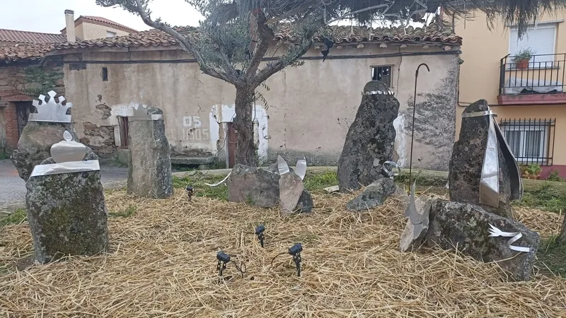 Original belén montado en Cabeza del Caballo por los vecinos