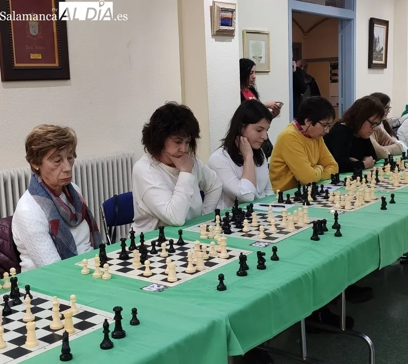 Partida simultánea de la albense Lucía Sánchez en el Centro Gallego de Salamanca