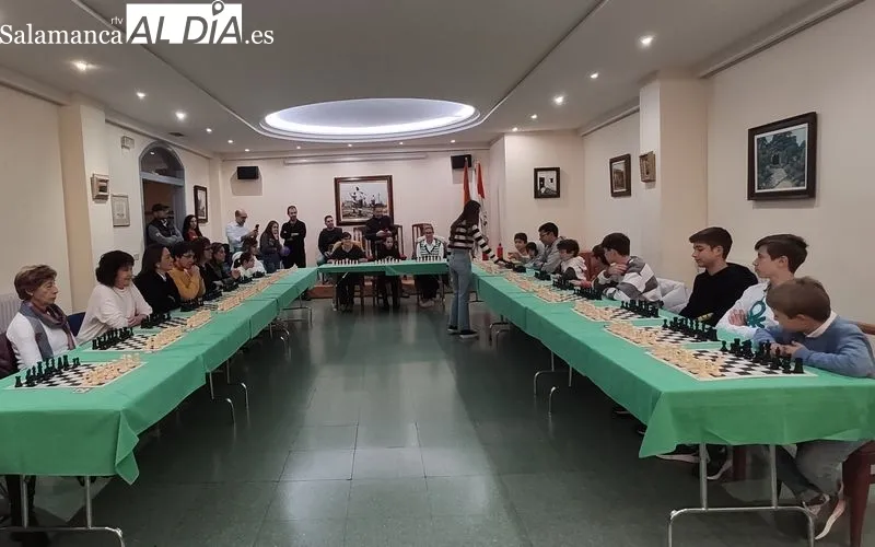 Partida simultánea de la albense Lucía Sánchez en el Centro Gallego de Salamanca