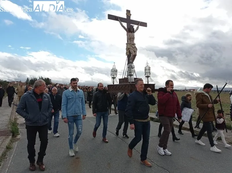 Foto 2 - El Bendito Cristo del Amparo regresa a su ermita en Anaya de Alba