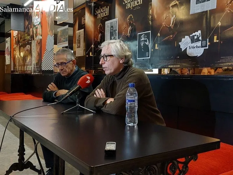 David Trueba durante la presentación en Salamanca de la película 'Saben aquell'