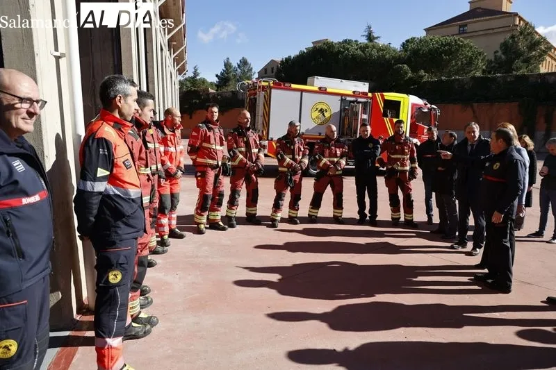 Visita al parque de Bomberos de Salamanca del alcalde, Carlos García Carbayo, y  la directora general de la Agencia de Protección Civil y Emergencias de Castilla y León, Irene Cortés . Foto de David Sañudo