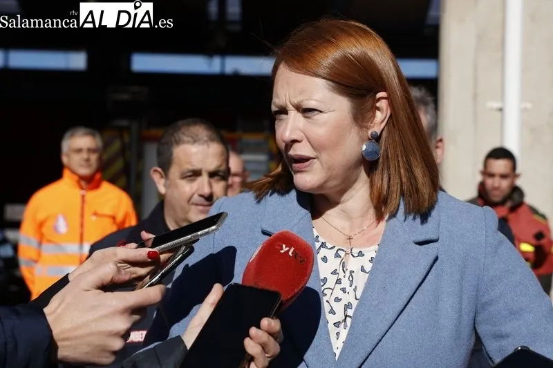 Visita al parque de Bomberos de Salamanca del alcalde, Carlos García Carbayo, y  la directora general de la Agencia de Protección Civil y Emergencias de Castilla y León, Irene Cortés . Foto de David Sañudo