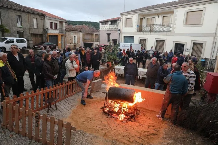 Foto 9 - Serradilla del Arroyo celebra su Calvochada animada con m&uacute;sica y bailes tradicionales