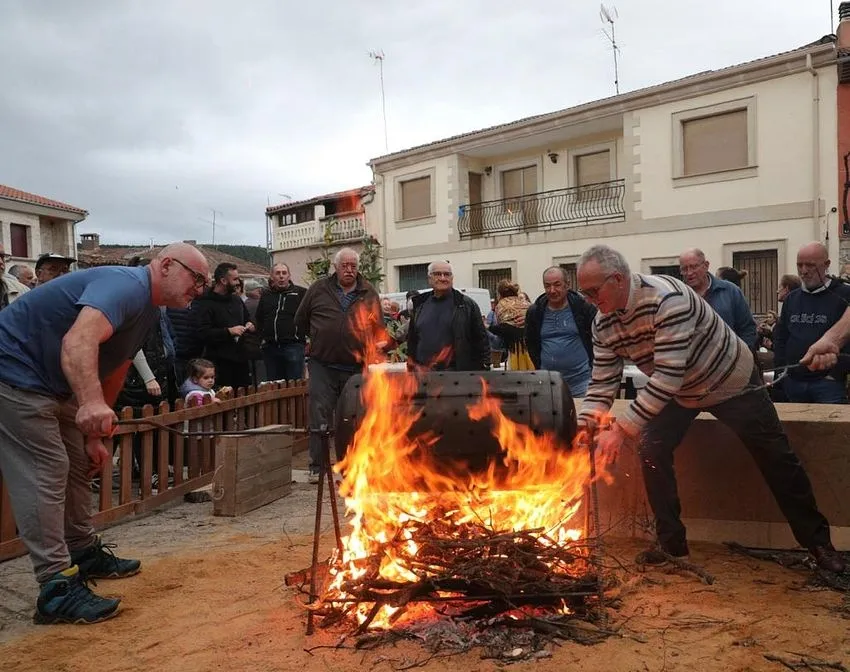 Foto 8 - Serradilla del Arroyo celebra su Calvochada animada con m&uacute;sica y bailes tradicionales
