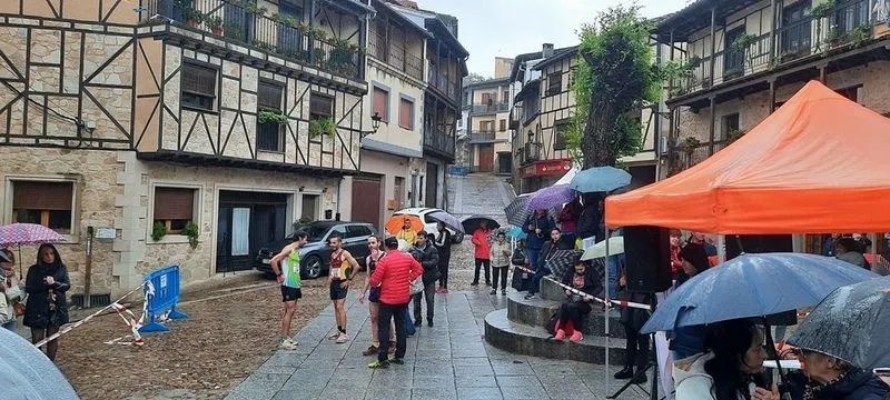 Carrera Popular de la Ruta de los Lagares Rupestres, en San Esteban de la Sierra. Foto de Orycronsport