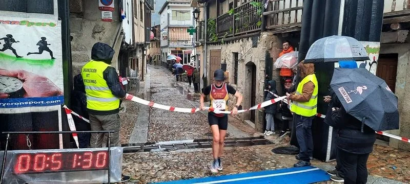 Carrera Popular de la Ruta de los Lagares Rupestres, en San Esteban de la Sierra. Foto de Orycronsport
