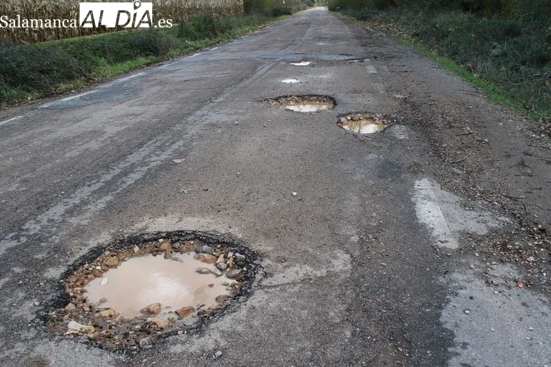 Foto 5 - Penoso estado de la carretera que une Fresno Alh&aacute;ndiga con Santa Teresa 