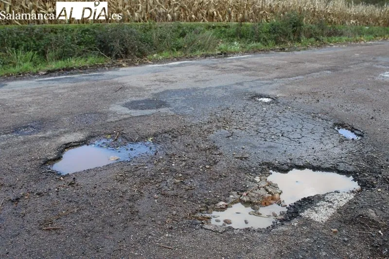 Foto 4 - Penoso estado de la carretera que une Fresno Alh&aacute;ndiga con Santa Teresa 