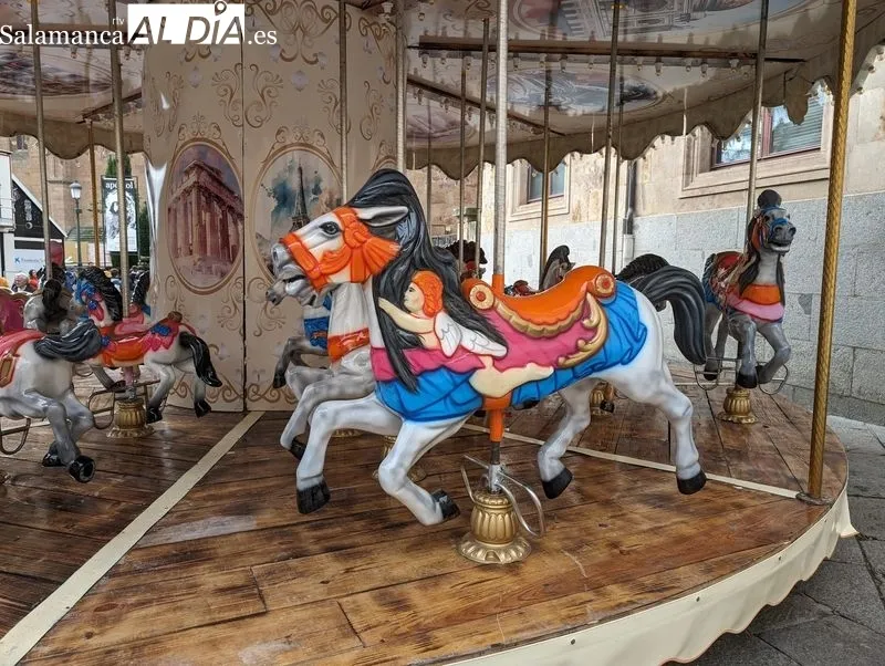 Nuevo carrusel en la plaza de Anaya. Foto de David Sañudo