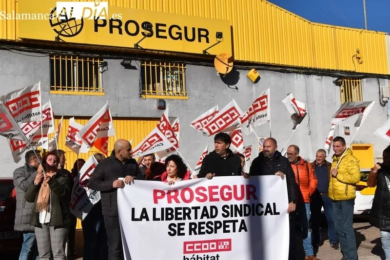 Protesta de CCOO ante la sede de Prosegur en Salamanca. Foto de Vanesa Martins