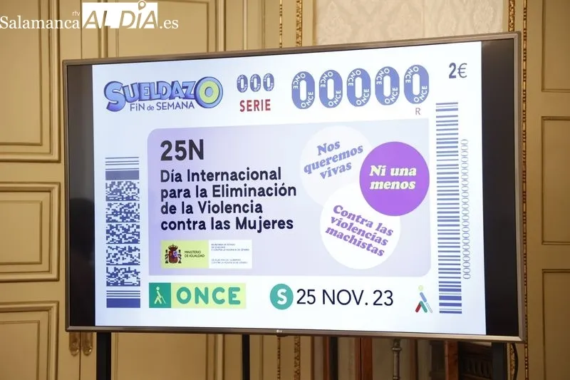 El Ayuntamiento de Salamanca acogía esta mañana la presentación del cupón de la ONCE dedicado al Día Internacional para la Eliminación de la Violencia contra la Mujer. Foto de David Sañudo