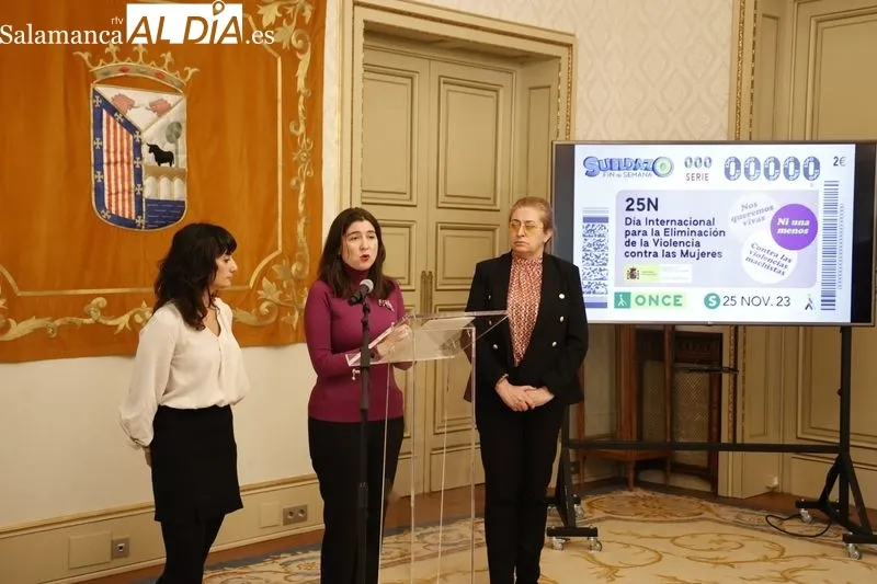 El Ayuntamiento de Salamanca acogía esta mañana la presentación del cupón de la ONCE dedicado al Día Internacional para la Eliminación de la Violencia contra la Mujer. Foto de David Sañudo