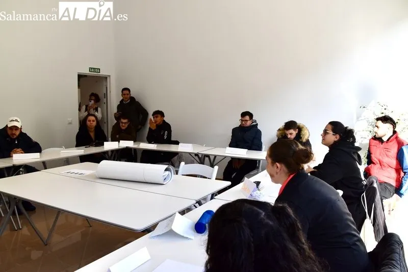La concejala de Familia e Igualdad de Oportunidades, Miryam Rodríguez, asiste a la apertura del curso de formación en alternancia en hostelería, en colaboración con Asprodes. Foto Vanesa Martins