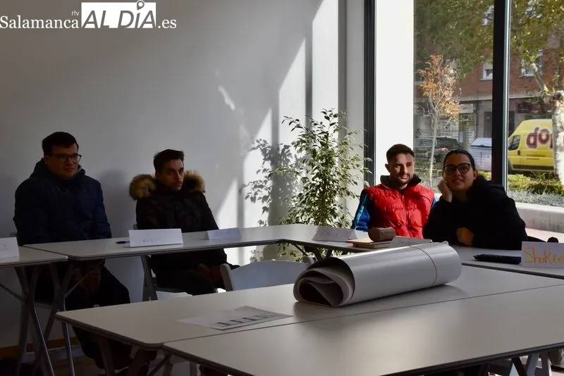 La concejala de Familia e Igualdad de Oportunidades, Miryam Rodríguez, asiste a la apertura del curso de formación en alternancia en hostelería, en colaboración con Asprodes. Foto Vanesa Martins