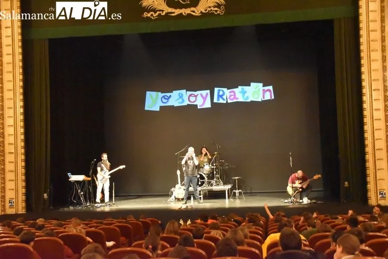 Fotos día de la Infancia en el Teatro Liceo  