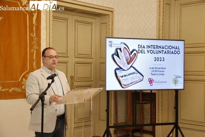 El concejal de Participación Social y Voluntariado, Roberto Martín, ha presentado hoy todos los detalles de una gala que tendrá lugar el 4 de diciembre desde las 18:00 horas, en la víspera del Día Internacional del Voluntariado. Foto de David Sañudo