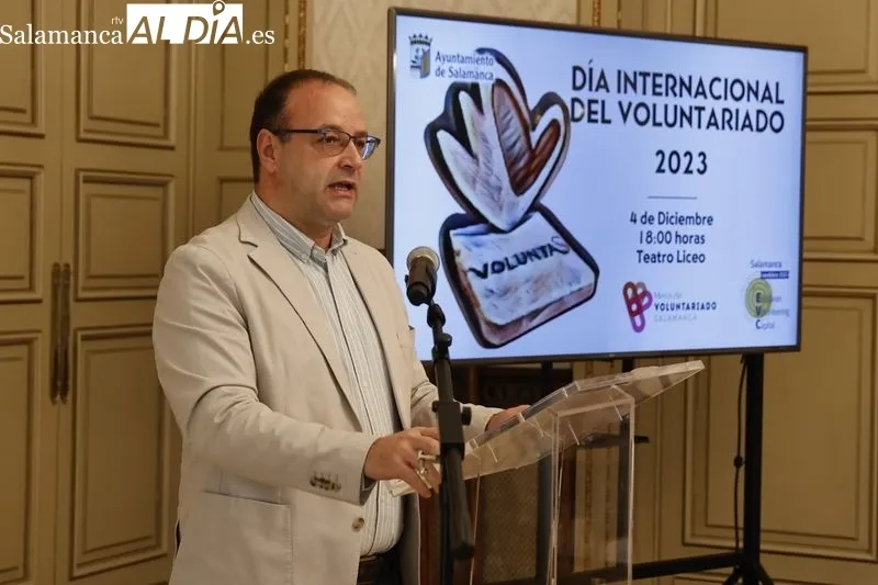 El concejal de Participación Social y Voluntariado, Roberto Martín, ha presentado hoy todos los detalles de una gala que tendrá lugar el 4 de diciembre desde las 18:00 horas, en la víspera del Día Internacional del Voluntariado. Foto de David Sañudo